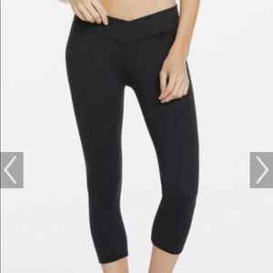 Fabletics Winn crop NWT